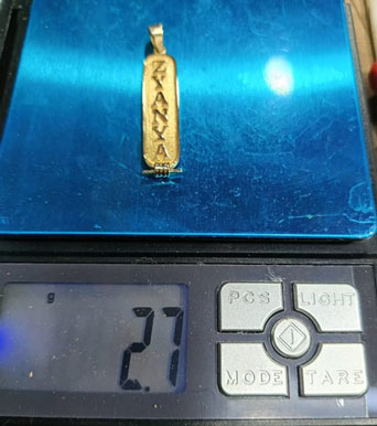 gold cartouche showing weight of grams of gold